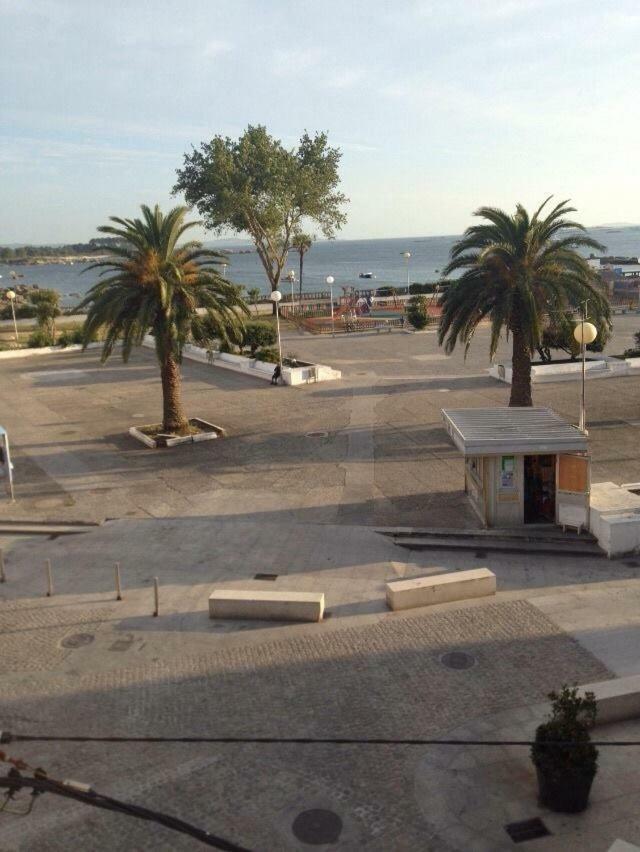 Piso Centrico Y Amplio En Praza Do Regueiro, A Illa De Arousa Exterior foto